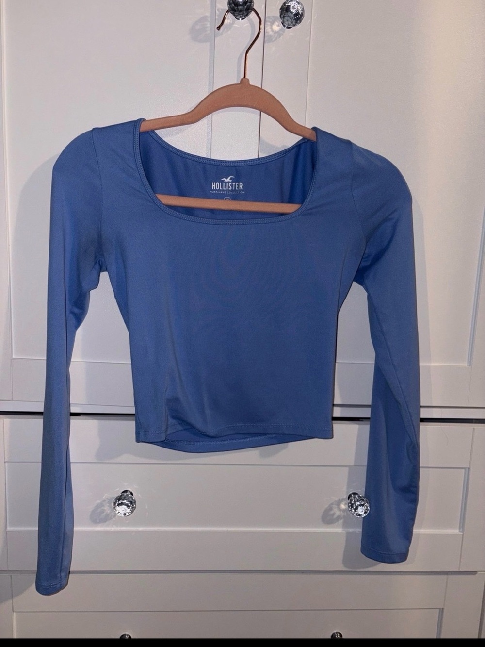 Hollister Scoop-Neck Long Sleeve Crop Top in Dusty Blue